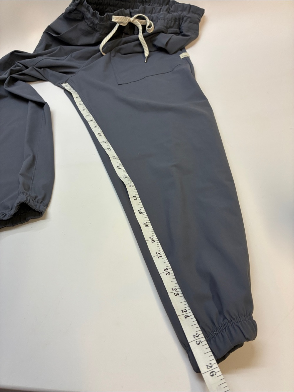Vuori Women's Miles Jogger, grey, Women’s Small - Picture 5 of 16